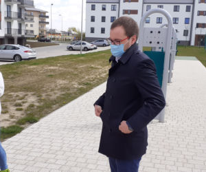 Podwójne serce na nakrętki stanęło na iławskim osiedlu Piastowskim