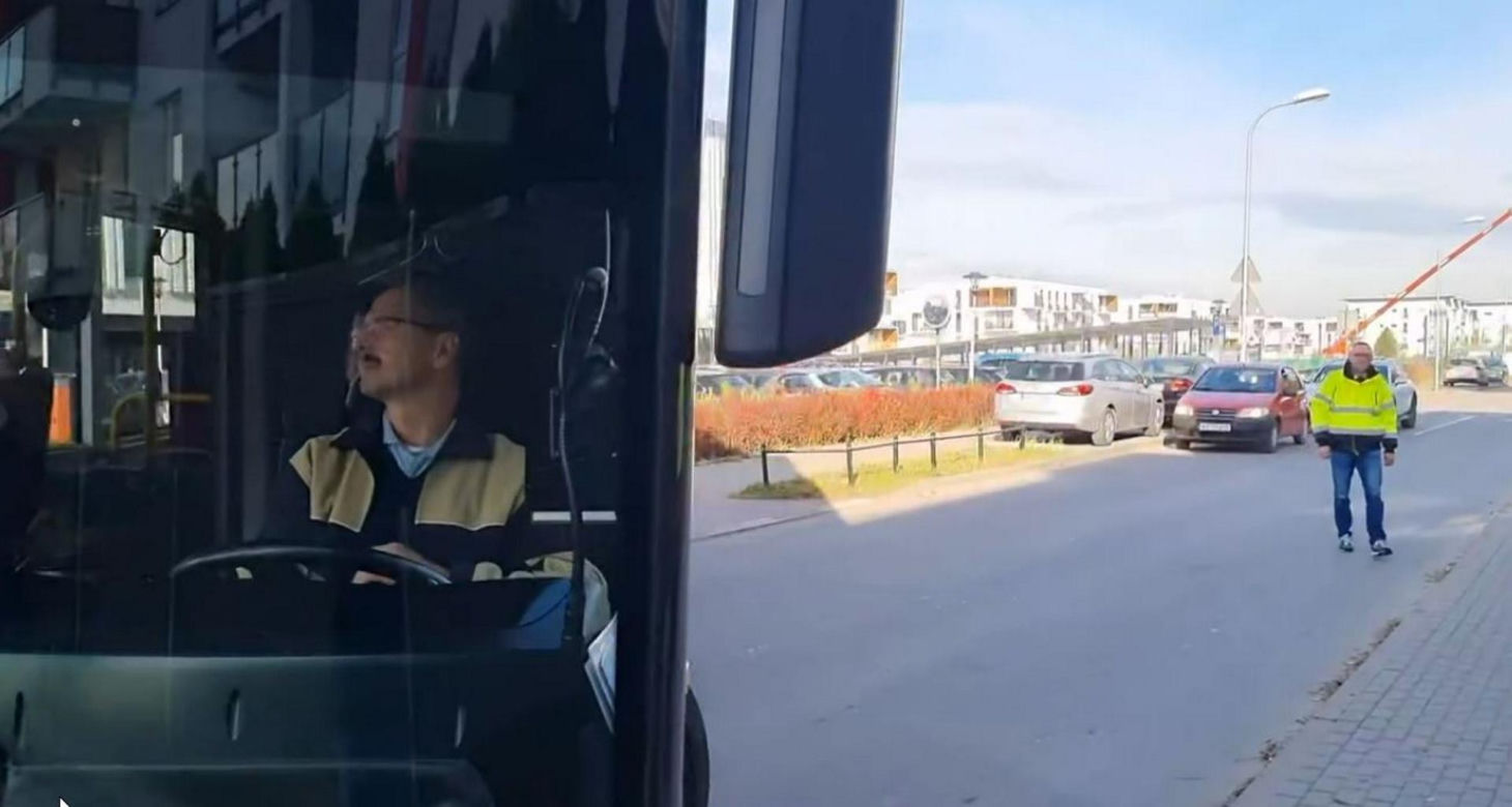 Nie będzie dojeżdżał, bo jest za długi. Mieszkańcy są wściekli, a urząd uspokaja