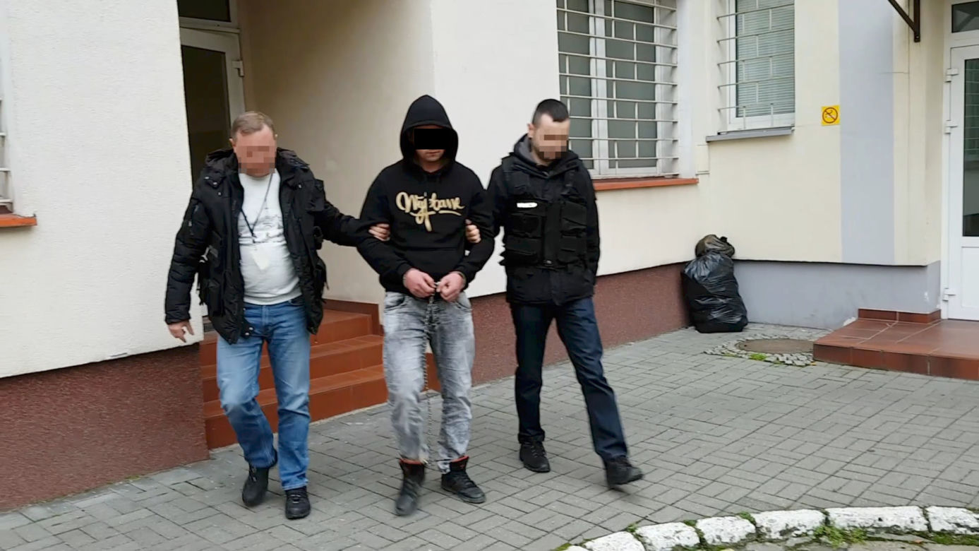 Usiłowali wysadzić bankomaty i dostać się do „kasy” [ZDJĘCIA, WIDEO]