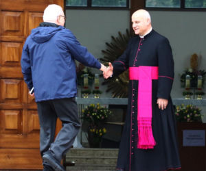 Wiosenny Lech Wałęsa na wielkanocnej mszy