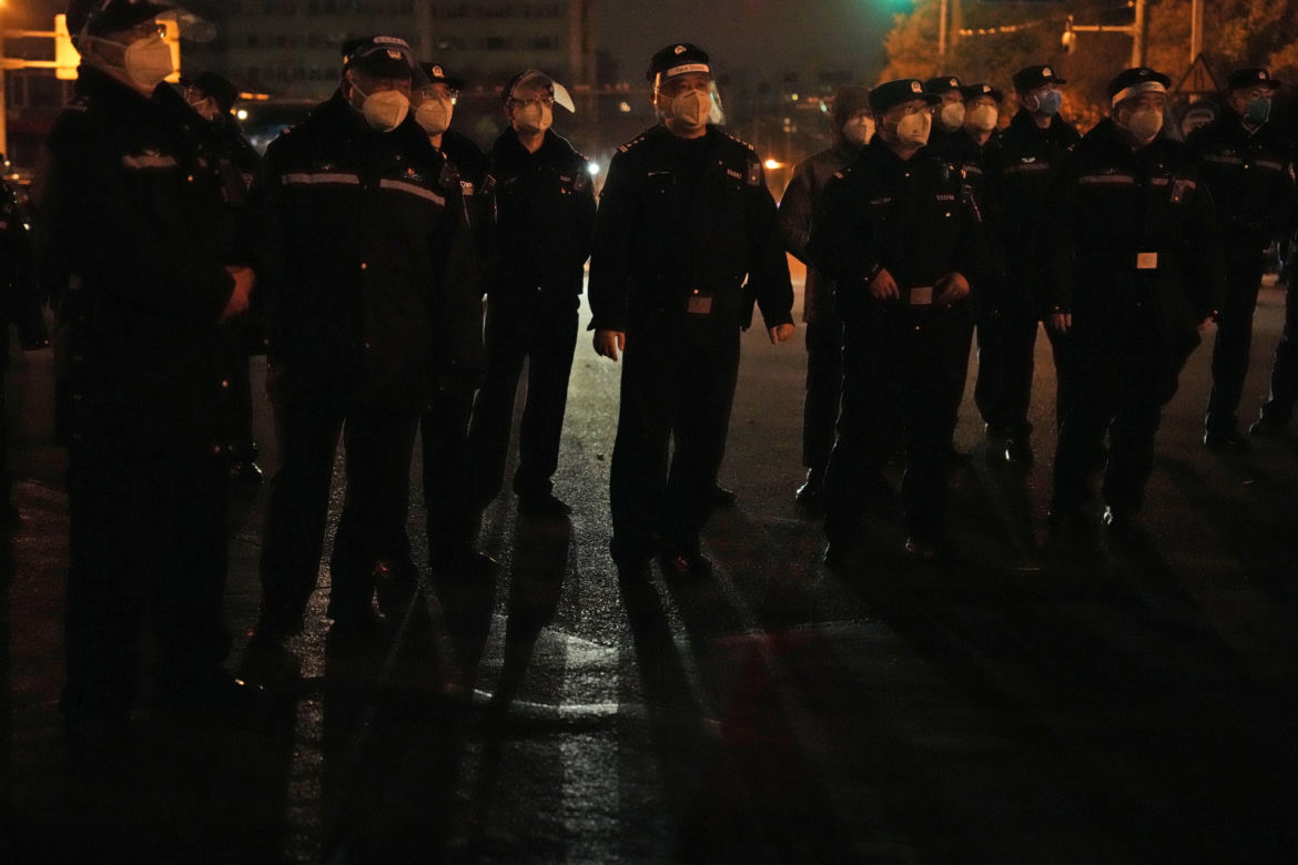 Wielkie demonstracje przeciwko restrykcjom covidowym! "Chcę swobodnie wychodzić, ale nie mogę"