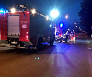 Wypadek w Dobrzyniewie Dużym (woj. podlaskie). 18-latek zajechał drogę motocykliście. Mężczyzna nie żyje.
