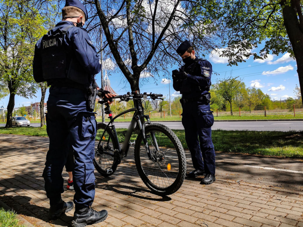 Policjanci kontrolują rowery w Białymstoku