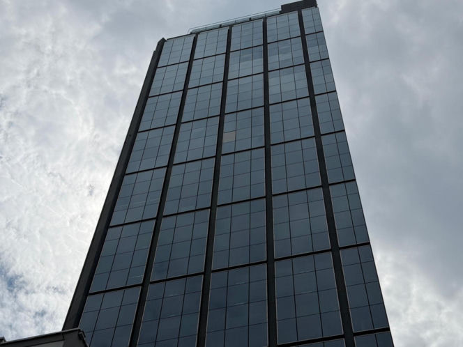 Potężna szyba runęła z Varso Tower! Co się dzieje z najwyższym wieżowcem w UE?