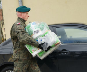 Żołnierze pomagają medykom ze szczecińskiego szpitala