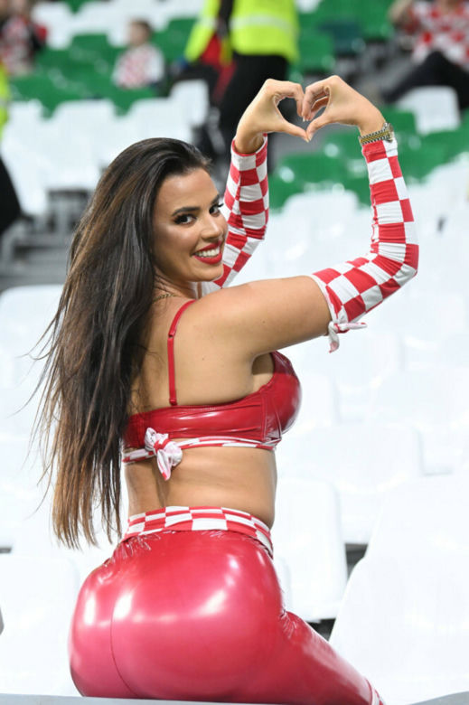 Ivana Knoll w skromnym bikini