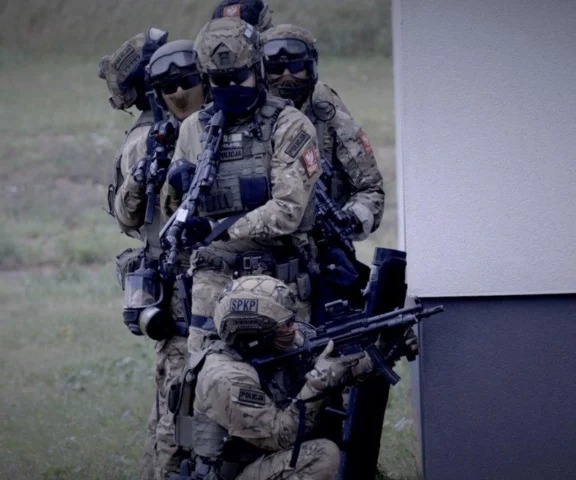 Szturm kontrterrorystów pod Wadowicami! Mężczyzna uwięził swoją rodzinę