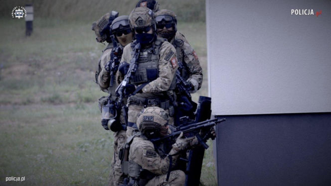 Szturm kontrterrorystów pod Wadowicami! Mężczyzna uwięził swoją rodzinę