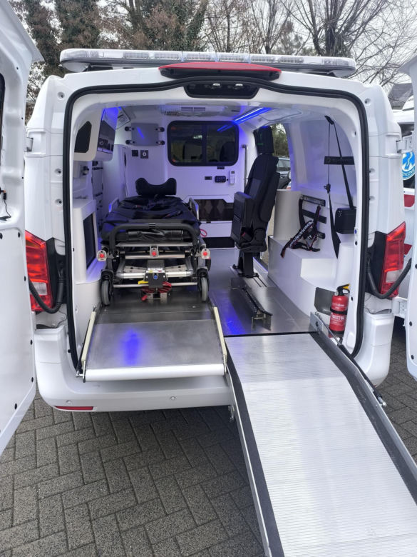 Bielskie Pogotowie Ratunkowe wzbogaciło się o dwa nowoczesne ambulanse elektryczne
