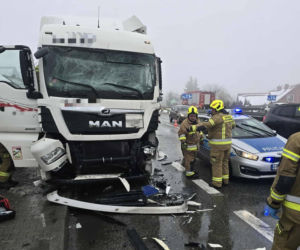 Ciężarówka zderzyła się z autobusem na zakopiance. Ucierpiało co najmniej 5 osób