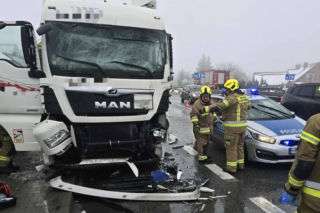 Ciężarówka zderzyła się z autobusem na zakopiance. Ucierpiało co najmniej 5 osób
