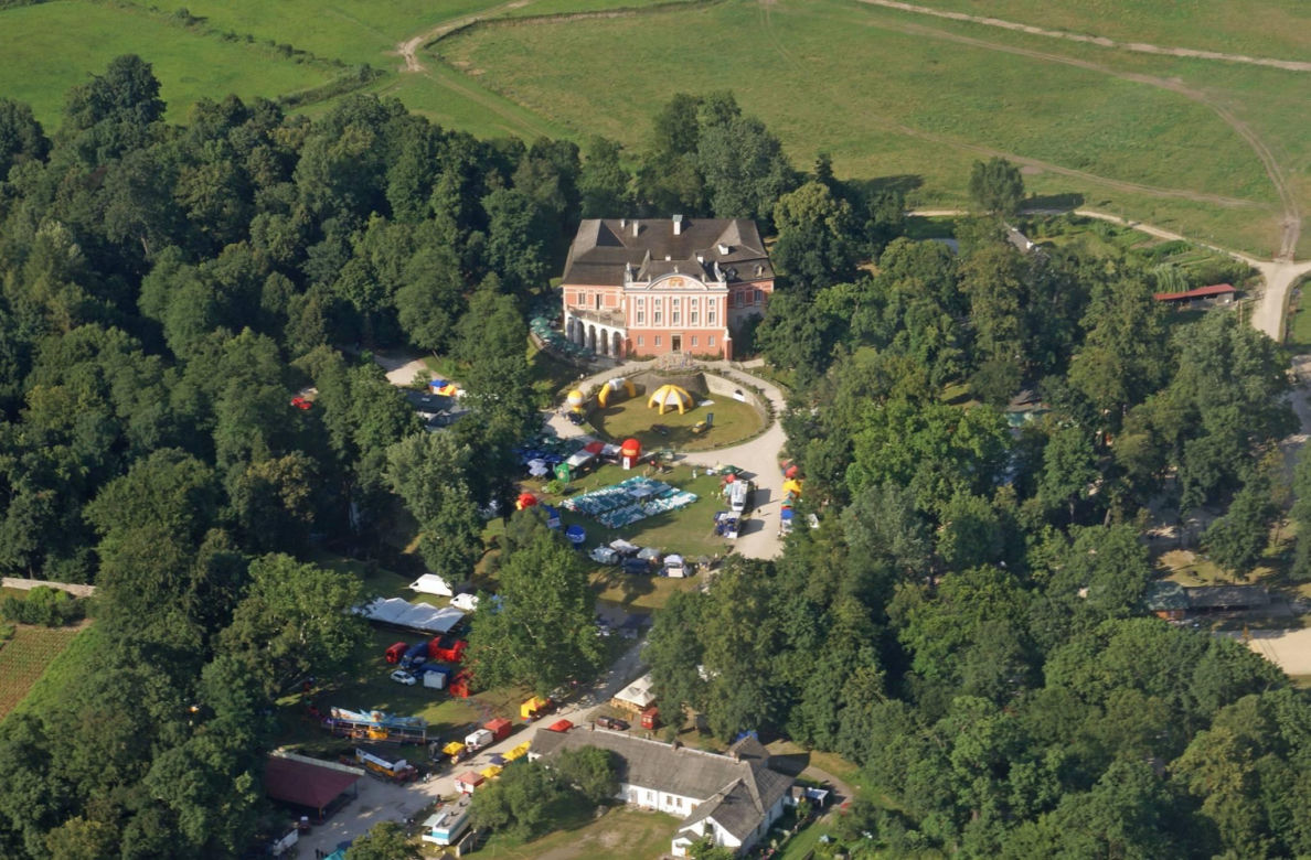 Pałac w Kurozwękach