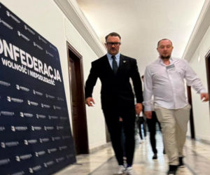 Patostreamer na sejmowych korytarzach. Politycy nie kryją oburzenia