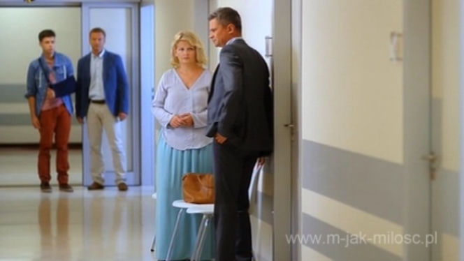 M jak miłość odc. 1030. Wiktor Żak (Piotr Grabowski), Marta (Dominika Ostałowska), Łukasz (Adrian Żuchewicz), Andrzej (Krystian Wieczorek)