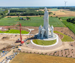 Budowa pomnika Matki Boskiej w Konotopiu