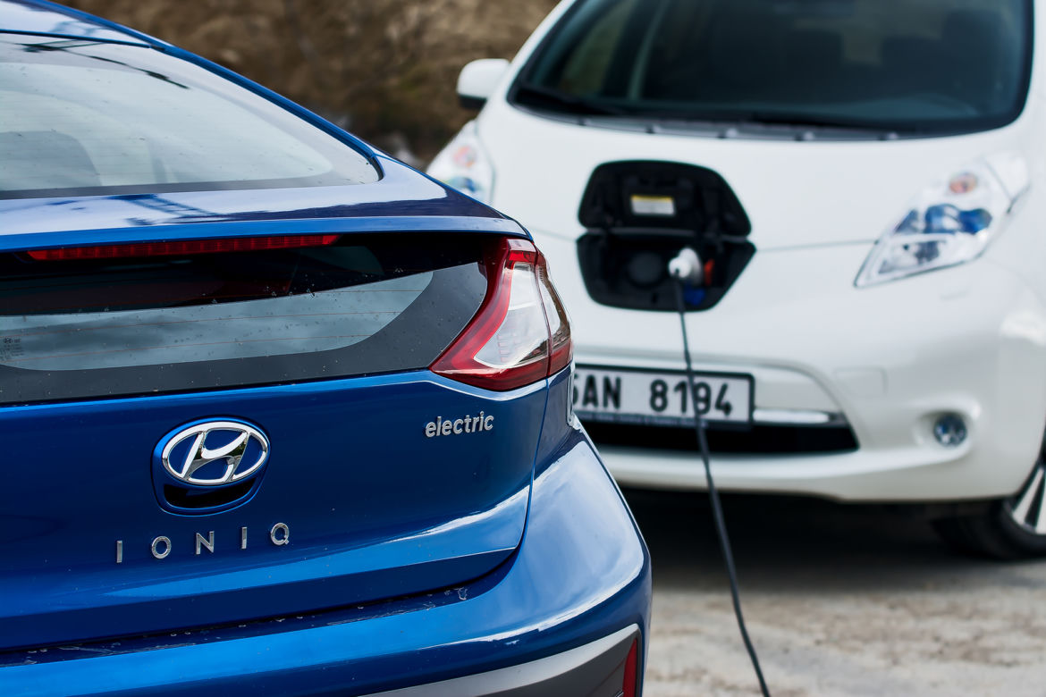 Hyundai IONIQ Electric vs. Nissan Leaf