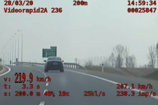 Gnał Audi 219 km/h trasą S5. Dostał najwyższy możliwy mandat - WIDEO