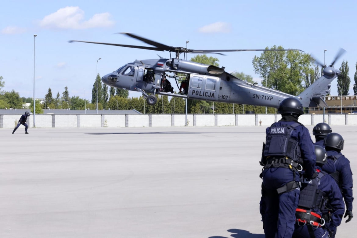 Potężny Black Hawk krąży nad Lublinem. Policyjny śmigłowiec w akcji