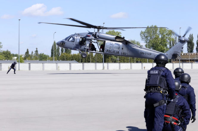 Potężny Black Hawk krąży nad Lublinem. Policyjny śmigłowiec w akcji
