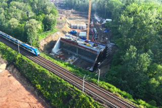 5 tysięcy ton betonu wsunęło się pod czynne tory w 16 dni. Inżynieryjna operacja w Rudzie Śląskiej
