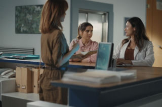 M jak miłość, odcinek 1904. Aneta (Ilona Janyst), Kasia (Paulina Lasota), Kama (Michalina Sosna)