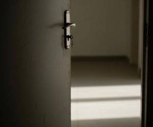 Ośrodek uzależnień na Czerskiej budzi strach. Czy Mokotów powtórzy scenariusz z Pragi?