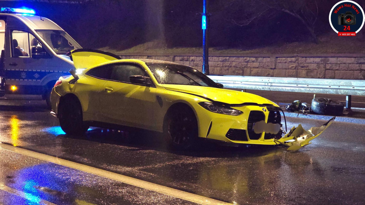 Kraksa w centrum Warszawy. Kanarkowe BMW roztrzaskało się na barierkach