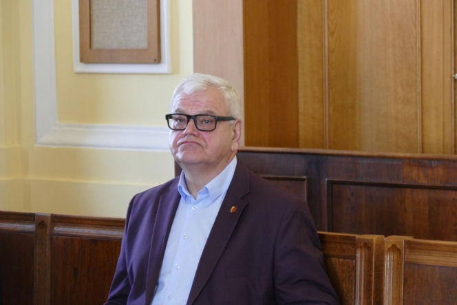 Radny nie odpowie karnie za porównanie Karola Nawrockiego do Shreka. O jego losie zadecyduje para prezydencka