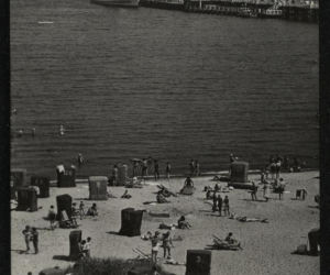 Golizna na plaży w czasch PRL