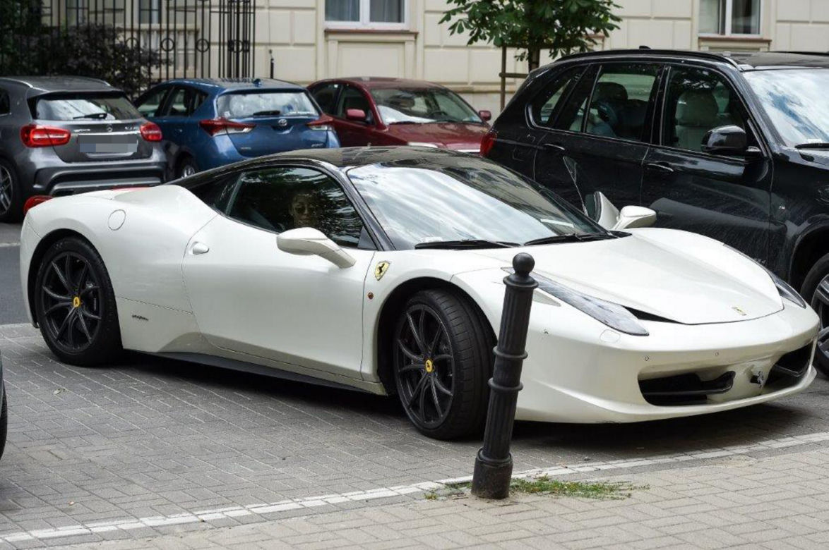 Ewa Chodakowska z mężem Lefteris Kavoukis jeździ Ferrari