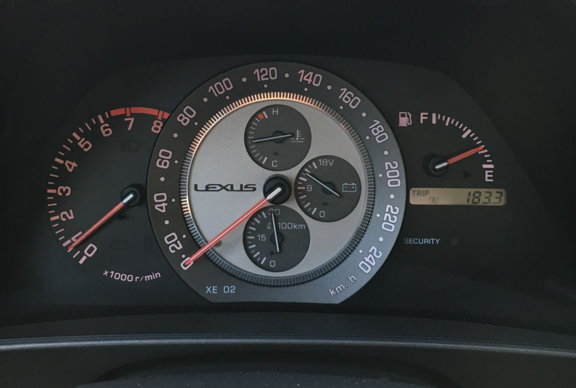 Lexus IS 200 - zestaw wskaźników zachwyca