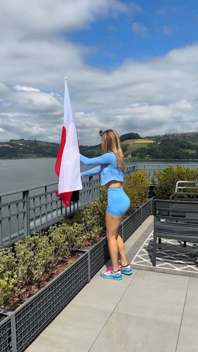 Doda wywiesiła flagę Polski. Mówi o Wołyniu