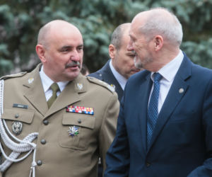 MACIEREWICZ CHCE UCZYĆ MUSZTRY I STRZELANIA.