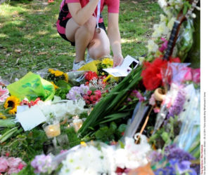 LONDYN: Fani płaczą po śmierci Amy Winehouse