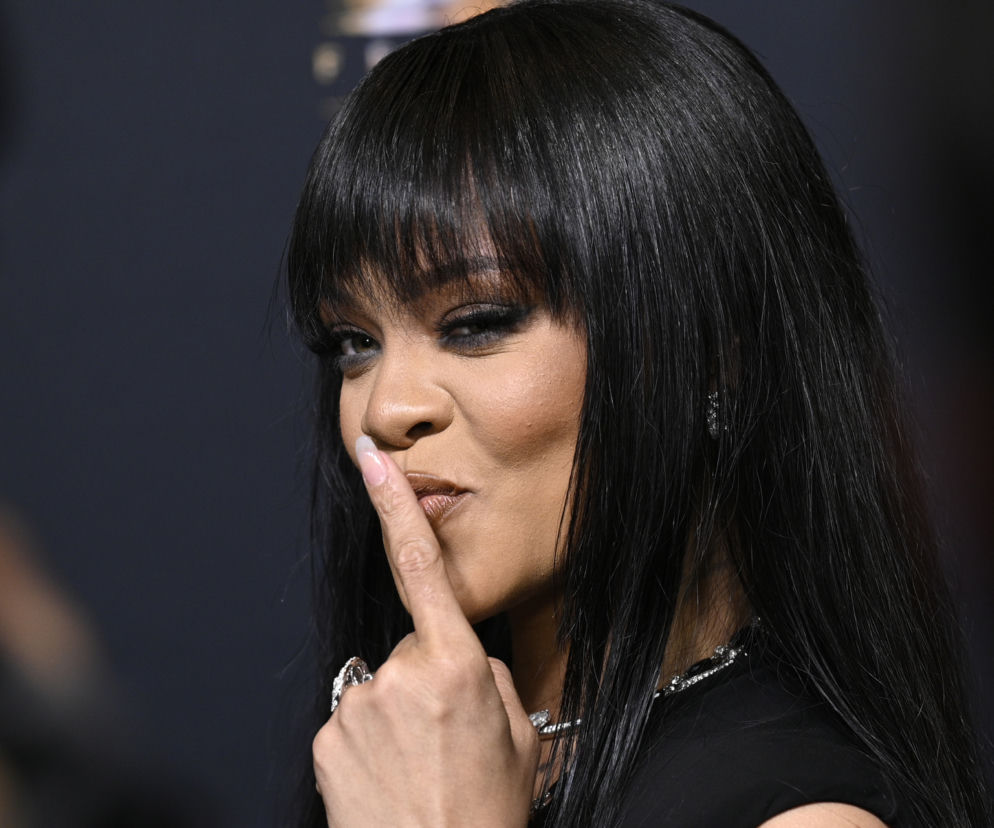 Rihanna została bohaterką narodową! Zastąpi królową Elżbetę II ?!
