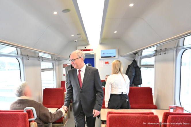 Marszałek Czarzasty pojechał pociągiem do Berlina