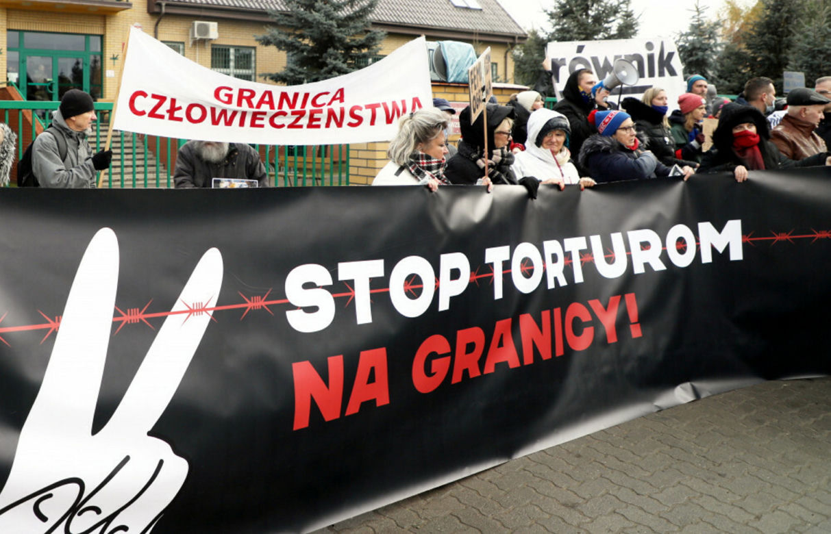 Pierwsze damy Jolanta Kwaśniewska i Anna Komorowska w Michałowie. Wzięły udział w akcji "Matki na granicę"