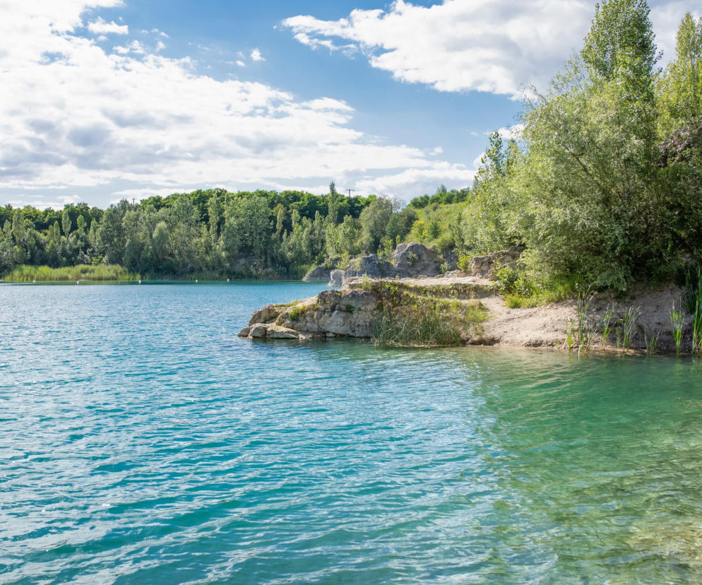 Polskie Malediwy. Turkusowe jezioro zachwyca