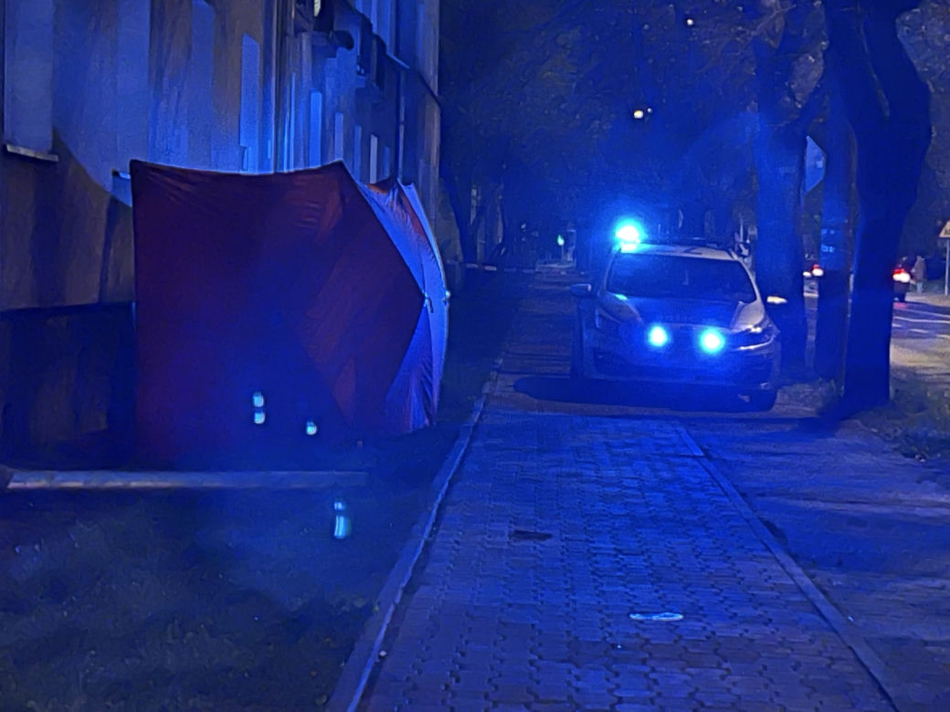 Makabra w Pruszkowie. 82-latek runął z pierwszego piętra. Nie żyje
