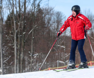 Poseł Wójcik szusuje w kasku