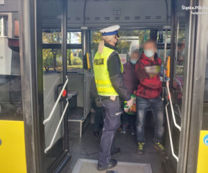 W Chorzowie i Świętochłowicach ruszyły zmasowane kontrole policji. Chodzi o maseczki w autobusach [ZDJĘCIA]