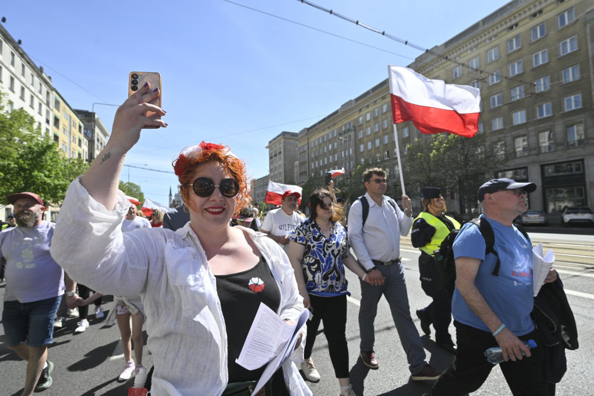 Warszawa.  Marsz Konstytucji 3 Maja