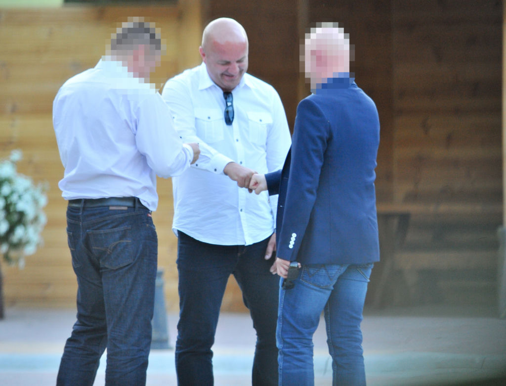Policjant nie wielbłąd, napić się musi