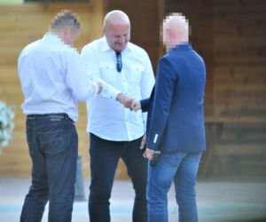 Policjant nie wielbłąd, napić się musi
