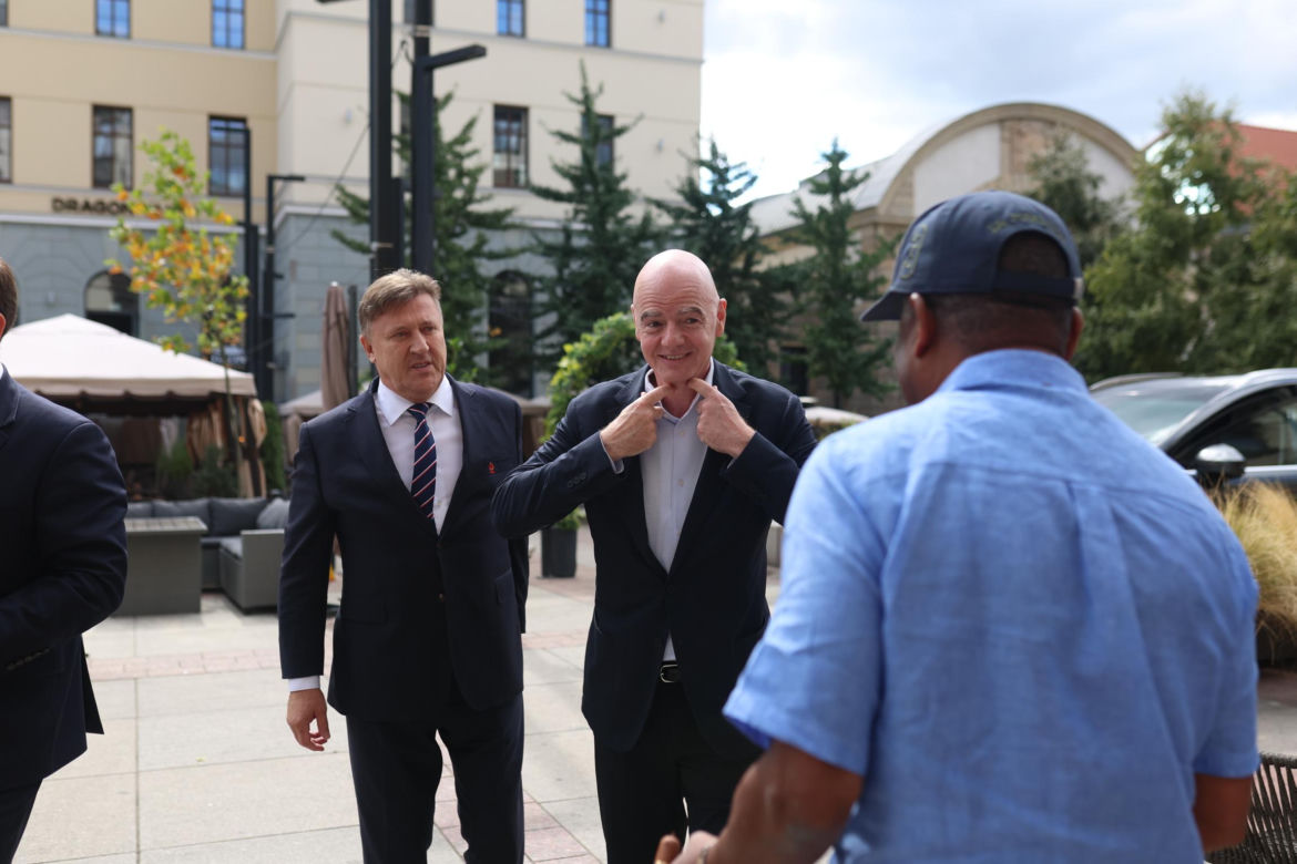 Cezary Kulesza wita Gianniego Infantino