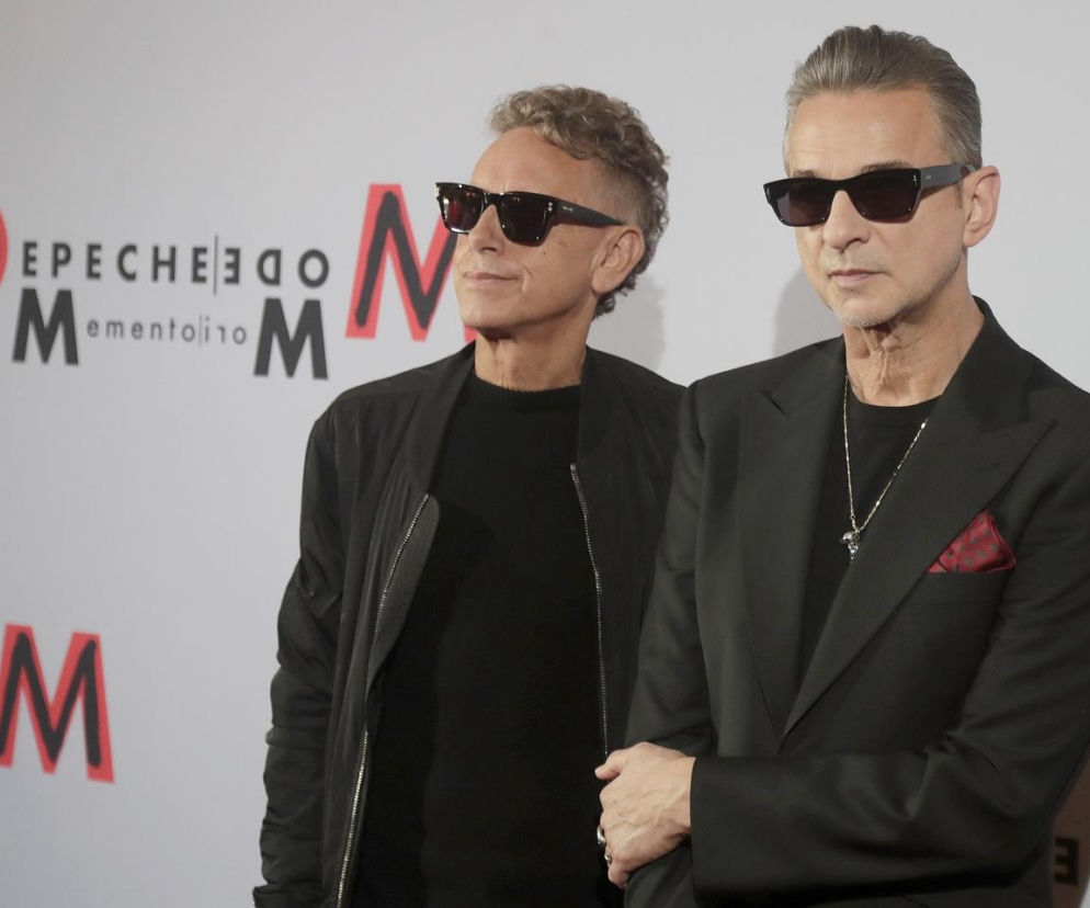 Martin Gore i Dave Gahan z Depeche Mode w ciemnych okularach. O ich najlepszych albumach przeczytasz na EskaRock.