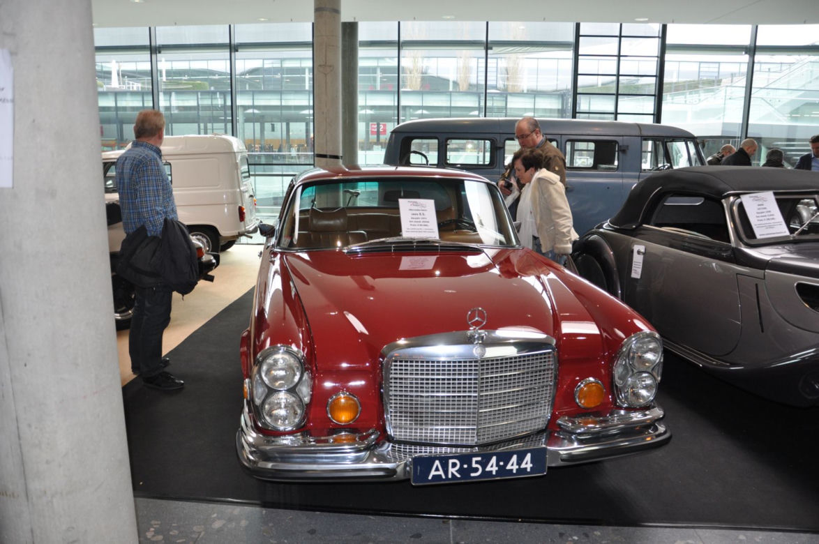 Aukcja zabytkowych Mercedesów w muzeum w Stuttgarcie