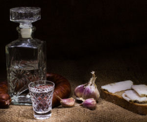 Szampan, piwo, wódka, a może drink? Jak szybko pozbędziemy się alkoholu po ich wypiciu? [KALKULATOR PROMILI]