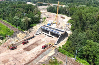Wsuwanie wiaduktu w nasyp kolejowy na trasie N-S w Rudzie Śląskiej