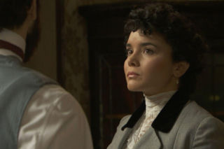 Akacjowa 38, odc. 853 - streszczenie. Inigo wyznaje Leonor, że ją kocha